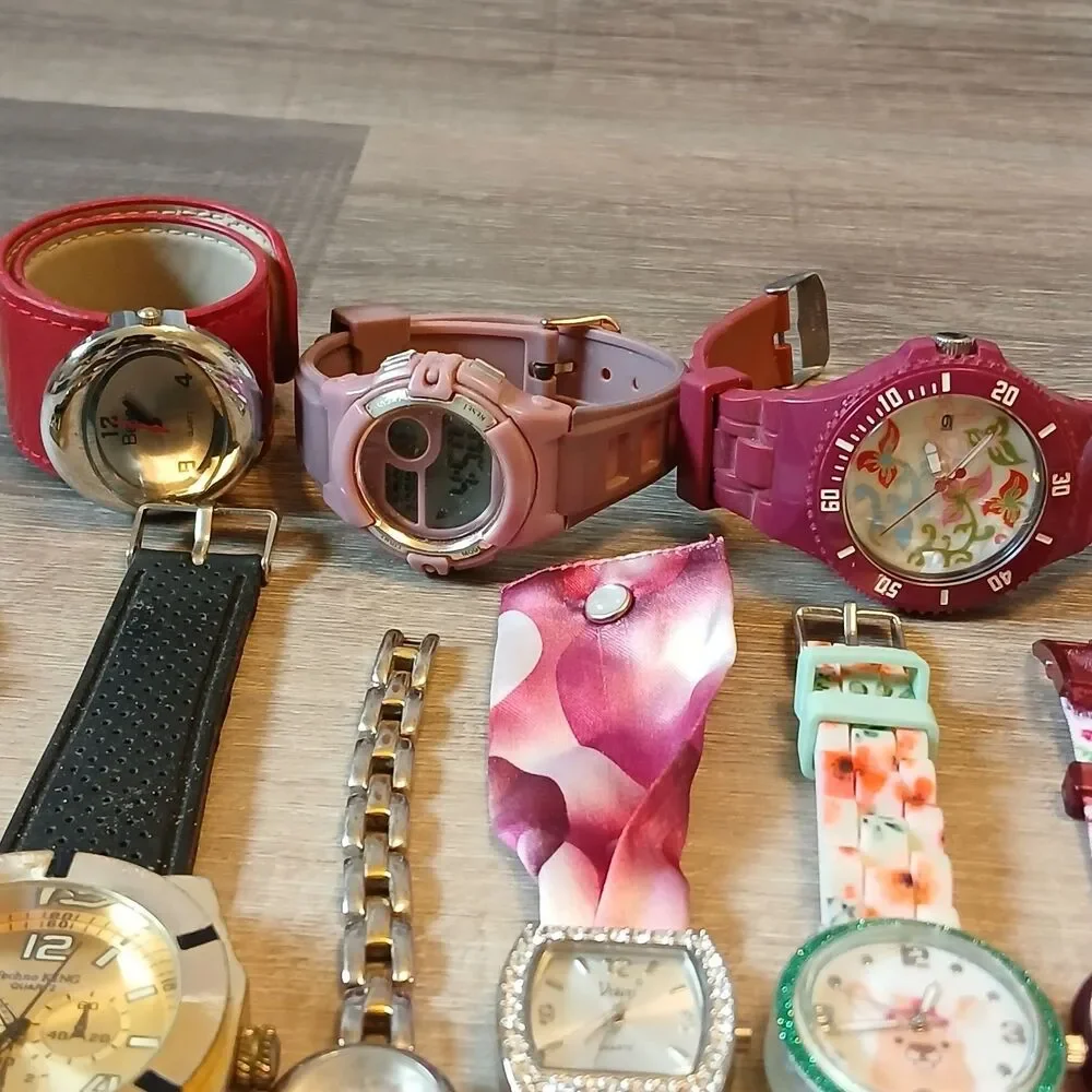 Huge Watch Lot of 40+ Mixed Brands Vintage & Modern Parts/Repair Untested-Box D3